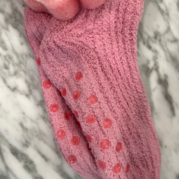 Spa Treatment Socks and Sponge - Picture 4 of 4